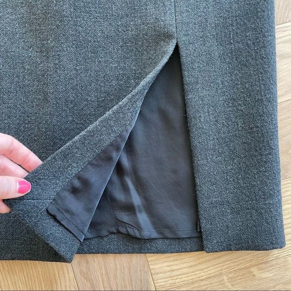 Carven Paris absolutely gorgeous structured skirt. - Picture 3 of 12